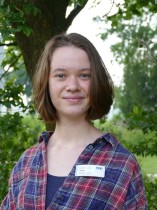 Sie sehen ein Porträt der Sozialarbeiterin und Sozialtherapeutin Laura Nowak.