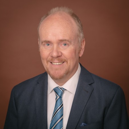 Porträtfoto des Chefarztes der Neurologie Herr Dr. Christoph Baumsteiger 