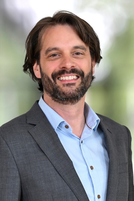 Herr Patrick Driessen, Leiter der Abteilung Kreativtherapie