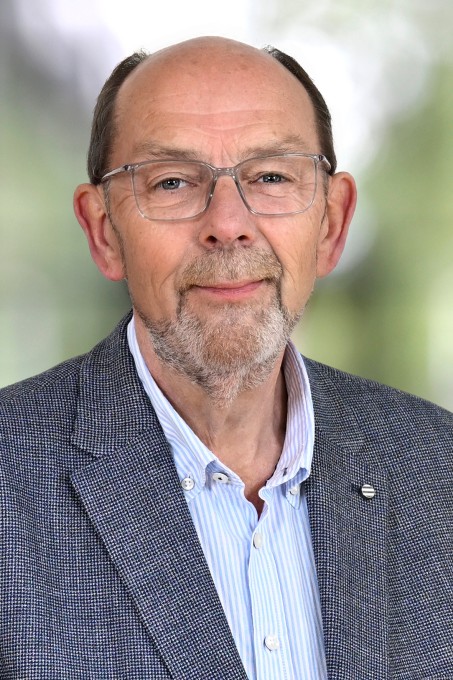 Porträtfoto der Pflegedienstleitung der Abteilung Herr Volker Horn