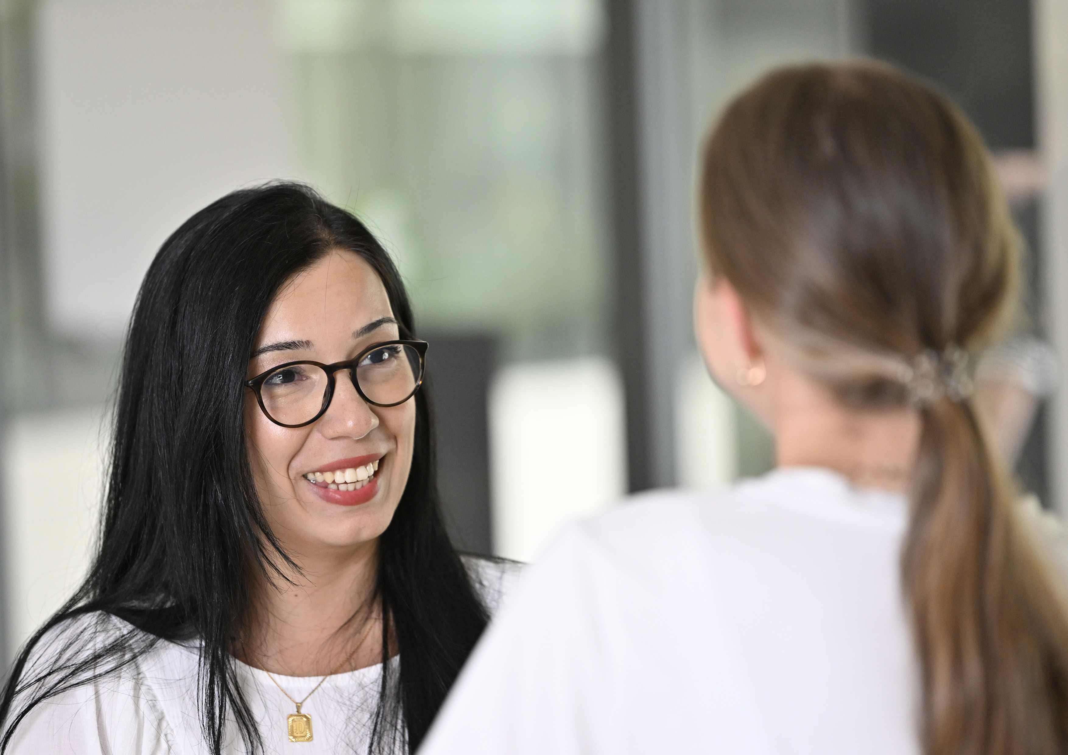 Ärztin im Gespräch mit einer Patientin
