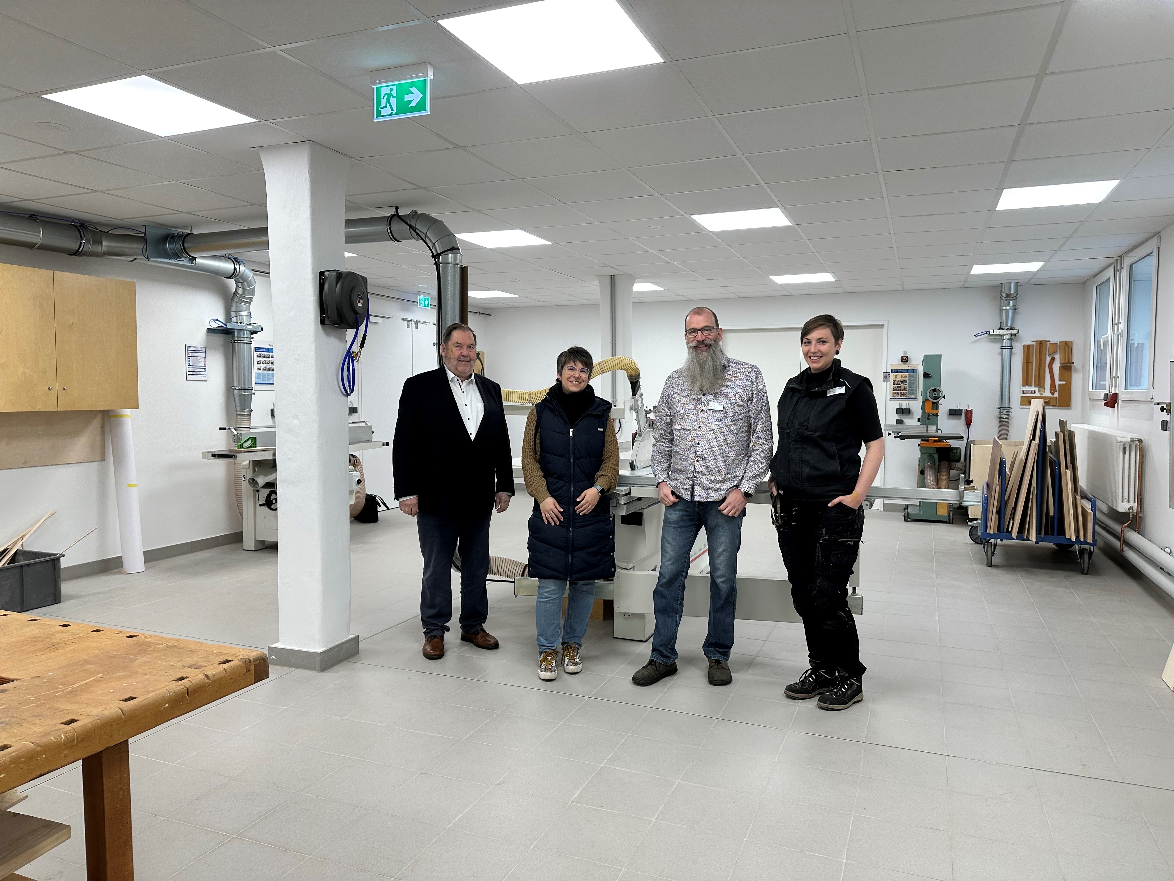 Bild von der neuen Holzwerkstatt im Gutshof.