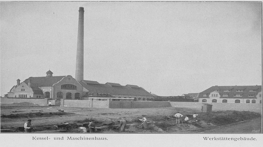 Schwarz-Weiß-Foto: mehrere Häuser mit einem hohen Schornstein